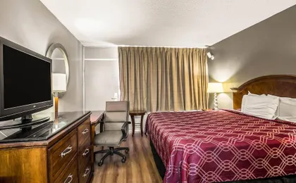 Econo Lodge North