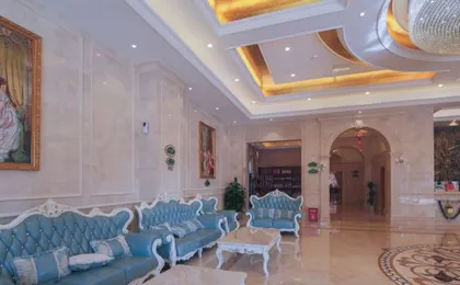 Vienna International Hotel (Shenzhen Longhua Qiankeng Metro Station)