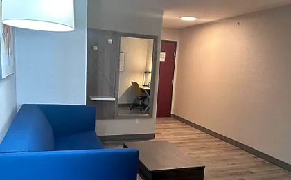 Holiday Inn Express And Suites Southfield Detroit By IHG