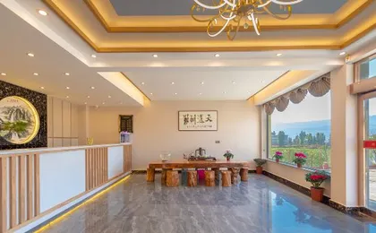 Linglong Yage Holiday Hotel (Lijiang Sanyi International Airport)