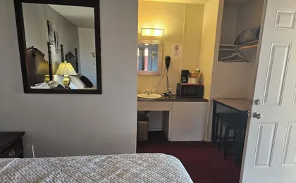 Knights Inn Fairview