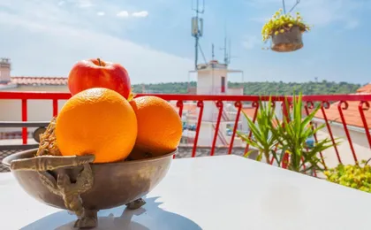 Apartments And Rooms with Wifi Makarska - 11063