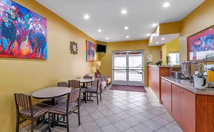 Econo Lodge Louisville Airport
