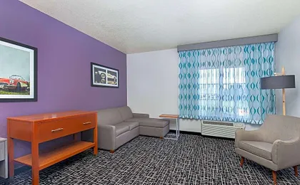 La Quinta Inn & Suites by Wyndham Bowling Green
