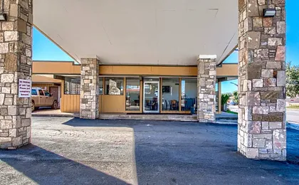 Americas Best Value Inn Uvalde