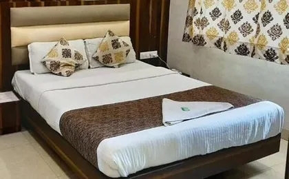 Fabhotel Golden Palms