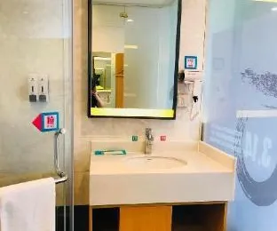 Pai Hotel Chengdu Xindu Baoguang Temple Zhonglou Metro Station
