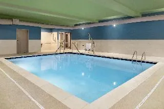 Holiday Inn Express And Suites-Cincinnati South - Wilder