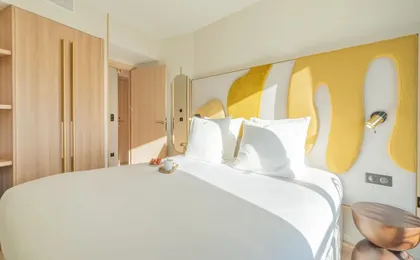 Yuna Porte Maillot - ApartHotel