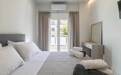 Neaira City Apartment Near the Beach
