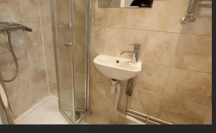 Renovated Family Room with Shared Kitchen And Bathroom in Angel