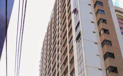 Apartamento Com Varanda Vista Lateral Para O Mar