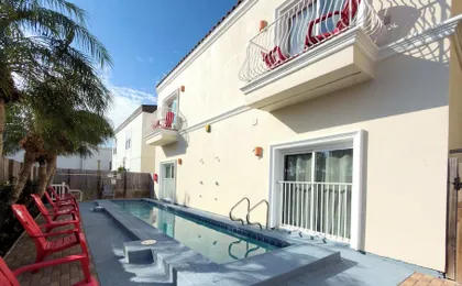 First Floor Pool Affordable Near Beach