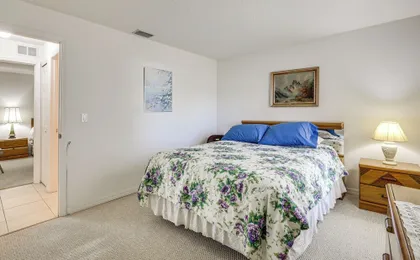 8 Mi to Sea! Snowbird Haven w/ Porch in Palm Coast