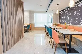 Hanting Hotel Wenjiang Guanghua Park Metro Station