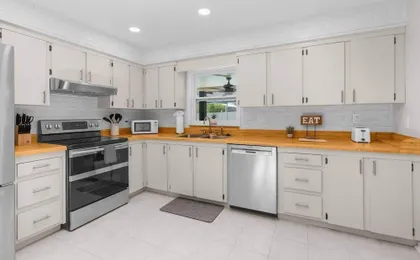 Brooksville Oasis! 3 Bedroom, Heated Pool Home