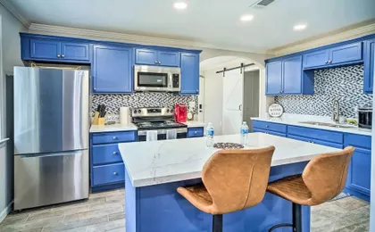 'blue Cottage in the Bayou' w/ Private Yard!