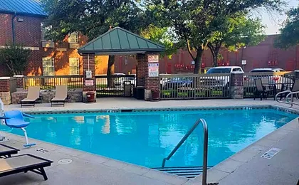 Clarion Pointe Addison - Dallas North