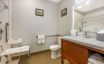 Comfort Suites Omaha East-Council Bluffs