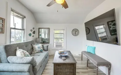 Stroll to Ocean Grove Boardwalk & Beach: Sleek Apt
