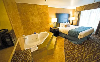 Hotel d'Lins Ontario Airport
