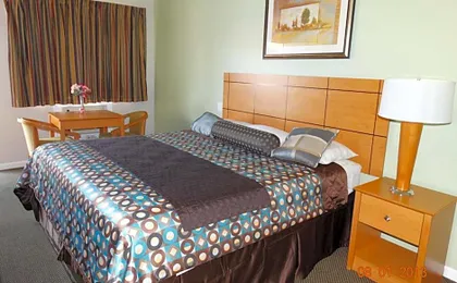 Colony Motel