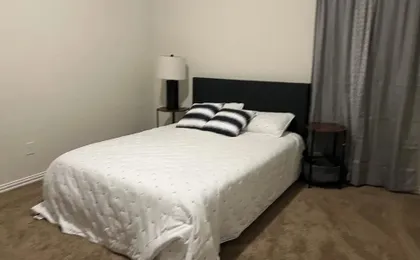Balmoral Lakeside 5br 4ba House