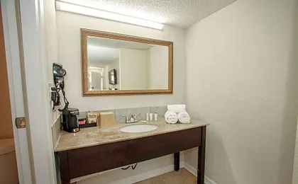 Travelodge by Wyndham Macon West