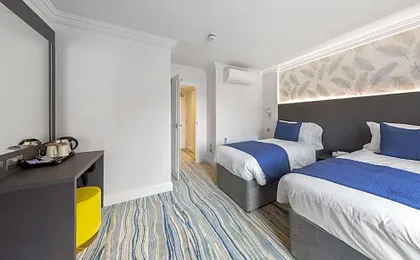 Commodore Hotel