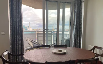 London Riverside Apartment-2 Bed-freep-balcony