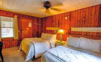 Mountainaire Inn & Log Cabins