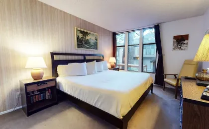 St. Moritz 12 Bright and cozy Mountain Cabin, Centrally Located by RedAwning