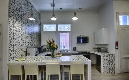 Best Location 7br Next To Fr Quarter! by Yourent