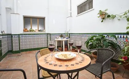 Rodrigo de Triana Courtyard by Valcambre