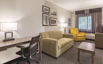 La Quinta Inn & Suites by Wyndham Columbia / Fort Meade