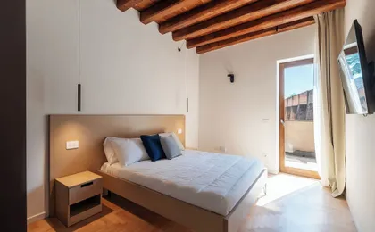Large 6-Bed Stay near the Colosseum