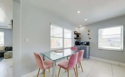 Patio & Heated Swim Spa Access: Home in Hollywood