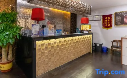 Mingyue Business Hotel(Huaqiang North subway station store)