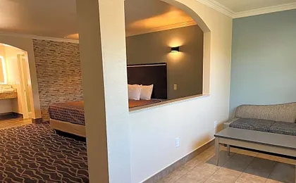 Walnut Inn & Suites West Covina