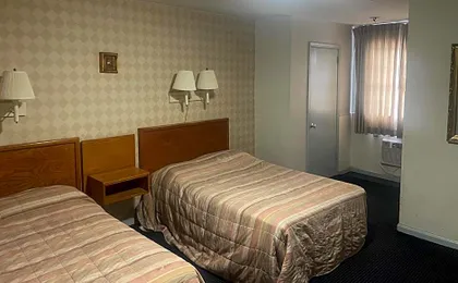 Travelers Motel