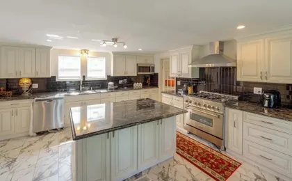 Near Lake Erie, Harbor & Parks: Conneaut Getaway!