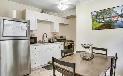 Walk to Dining & Local Markets! Hilo Getaway