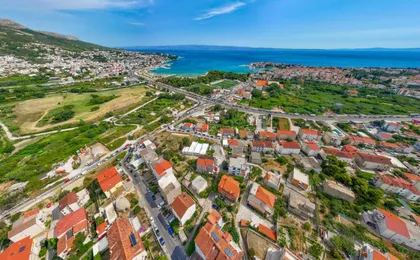 Pinia Apartment Split