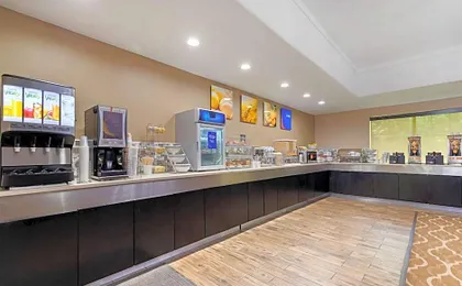 Comfort Inn & Suites Near Six Flags & Medical Center