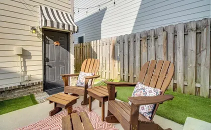Cozy Savannah Vacation Rental w/ Fenced Courtyard!