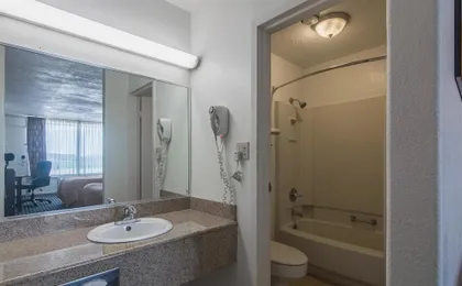 Motel 6 Liberal