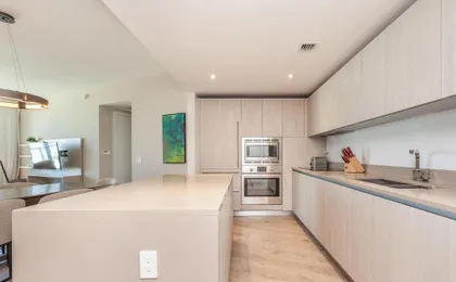 Hyde Beach Condos by Ammos Vr