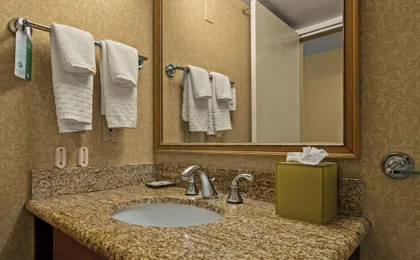 Airport Honolulu Hotel, Trademark Collection by Wyndham