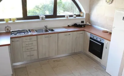 Apartman 100m2, full opremljen, privatni parking.