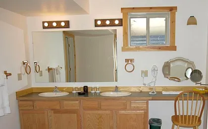 Yellowstone Basin Inn